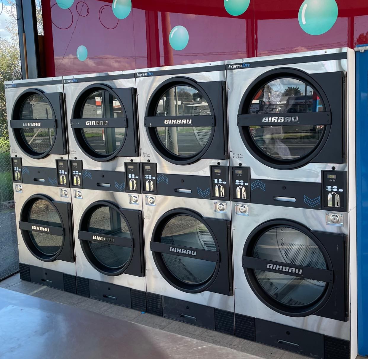 Drycleaning machines